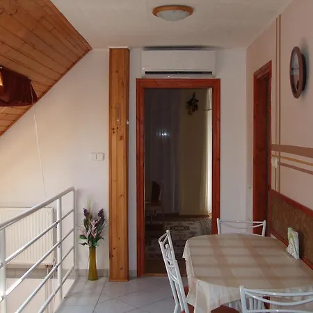 Dorina Apartment *